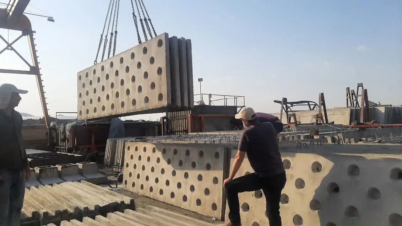 پنل بتنی سوراخ دار خط لوله نفت خام گوره جاسک حین نصب